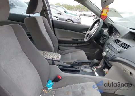 2010 Honda Accord 2.4 Lx z USA, uszkodzony, nr VIN 1HGCP2F37AA025593